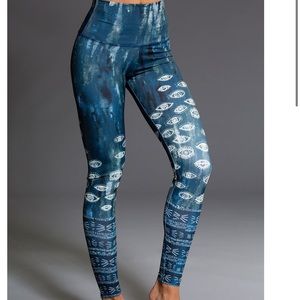 Sold☄️Onzie High Rise Graphic Legging The Eye